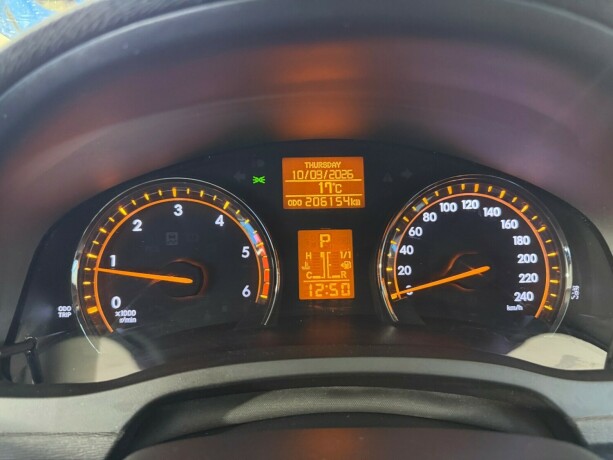 toyota-avensis-diesel-2010-big-13
