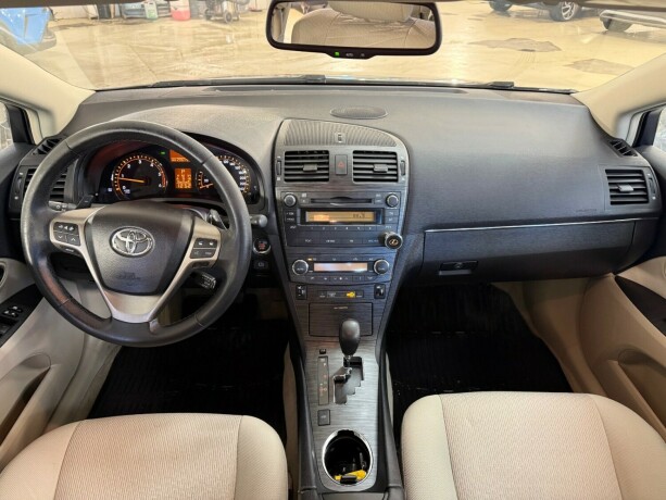 toyota-avensis-diesel-2010-big-9