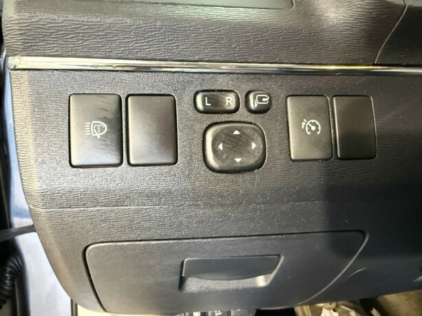 toyota-avensis-diesel-2010-big-17