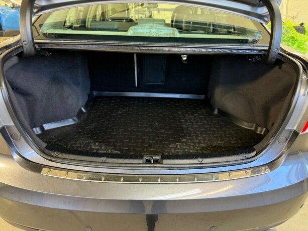 toyota-avensis-diesel-2010-big-23