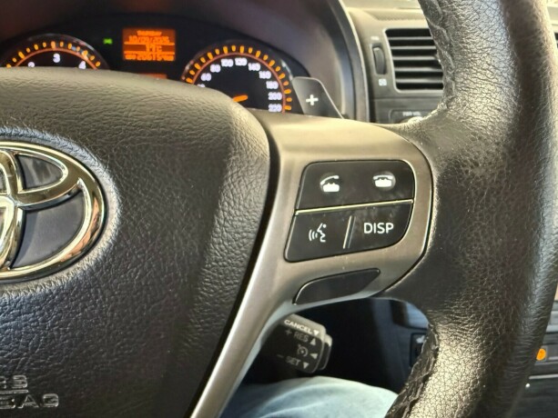 toyota-avensis-diesel-2010-big-12