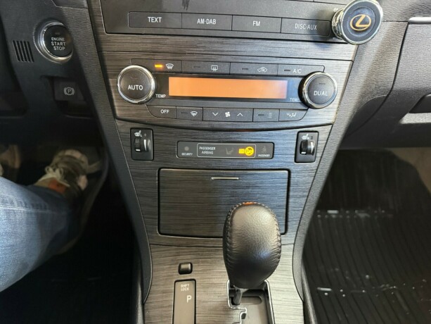 toyota-avensis-diesel-2010-big-15