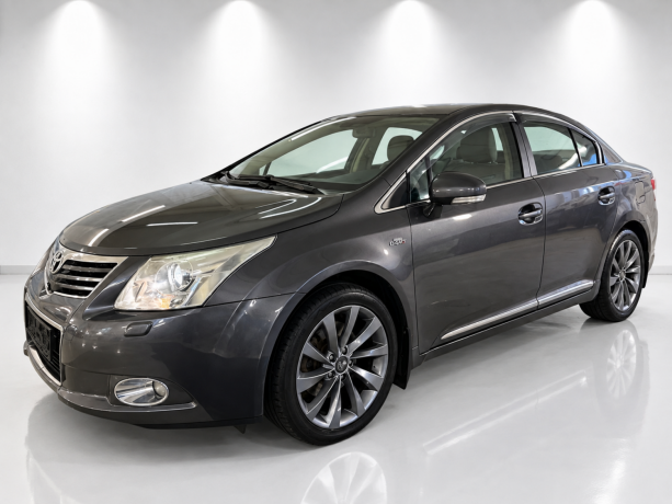 toyota-avensis-diesel-2010-big-0