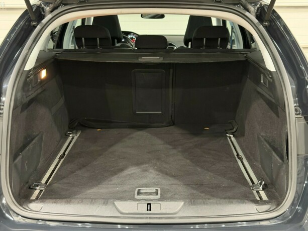 peugeot-308-sw-diesel-2014-big-12
