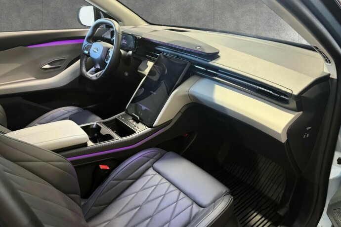 ford-explorer-elektrisitet-2025-big-18
