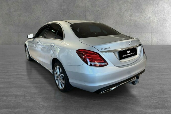 mercedes-benz-c200-bensin-2017-big-3
