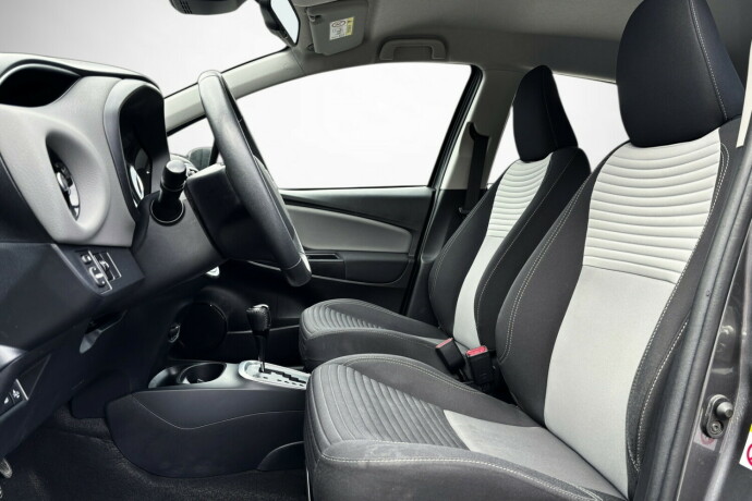 toyota-yaris-elektrisitetbensin-2018-big-9