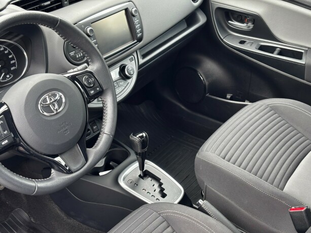 toyota-yaris-elektrisitetbensin-2018-big-10