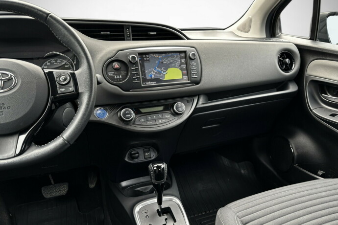 toyota-yaris-elektrisitetbensin-2018-big-23