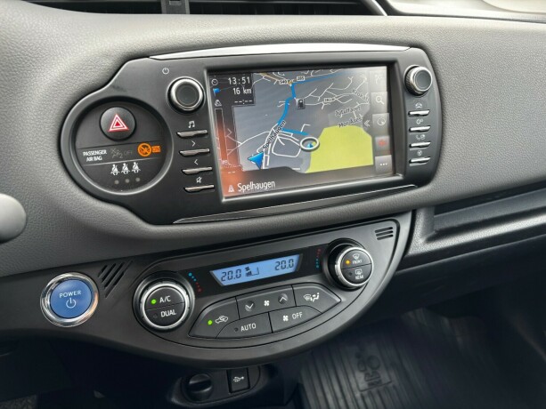 toyota-yaris-elektrisitetbensin-2018-big-19