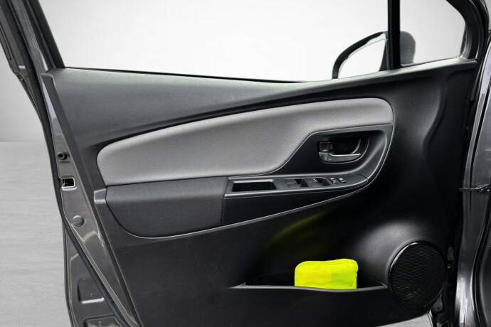 toyota-yaris-elektrisitetbensin-2018-big-11