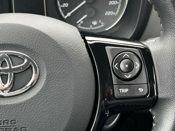 toyota-yaris-elektrisitetbensin-2018-big-28