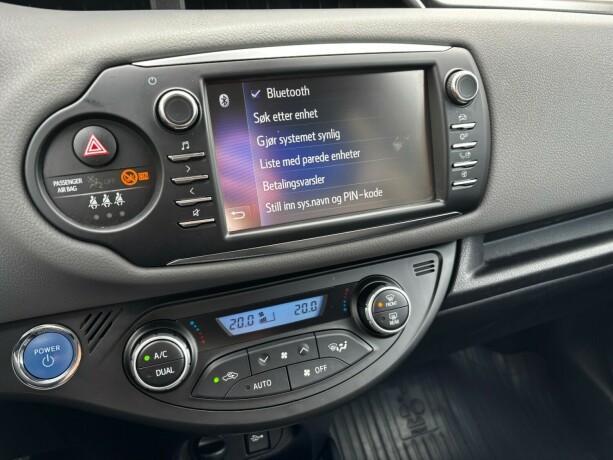 toyota-yaris-elektrisitetbensin-2018-big-21