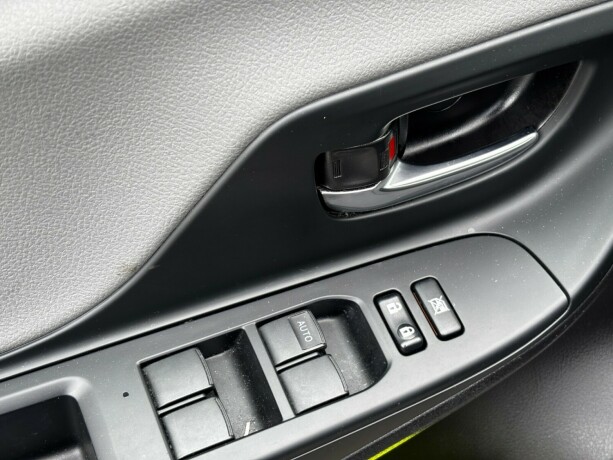 toyota-yaris-elektrisitetbensin-2018-big-12