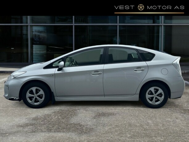 toyota-prius-elektrisitetbensin-2013-big-3