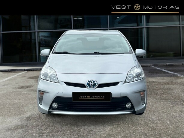 toyota-prius-elektrisitetbensin-2013-big-1