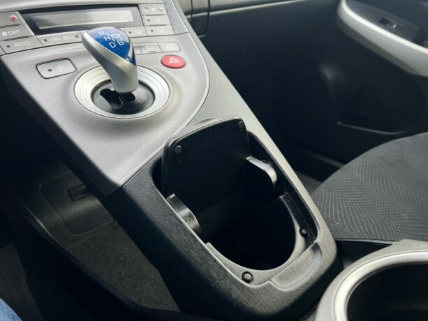 toyota-prius-elektrisitetbensin-2013-big-19