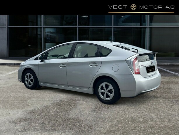 toyota-prius-elektrisitetbensin-2013-big-4