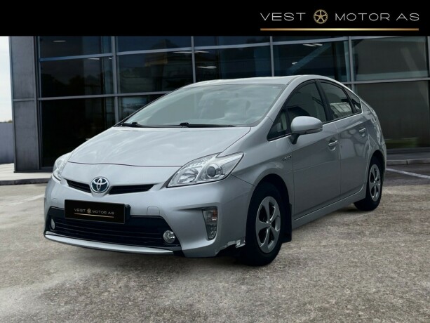 toyota-prius-elektrisitetbensin-2013-big-2