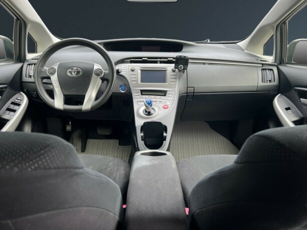 toyota-prius-elektrisitetbensin-2013-big-13