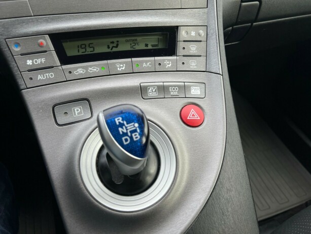 toyota-prius-elektrisitetbensin-2013-big-18