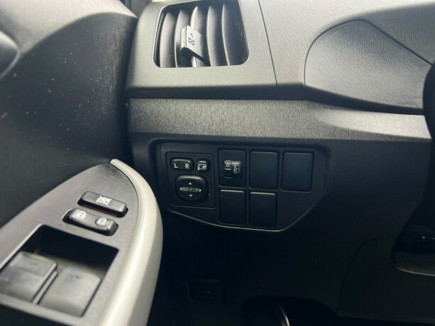 toyota-prius-elektrisitetbensin-2013-big-21