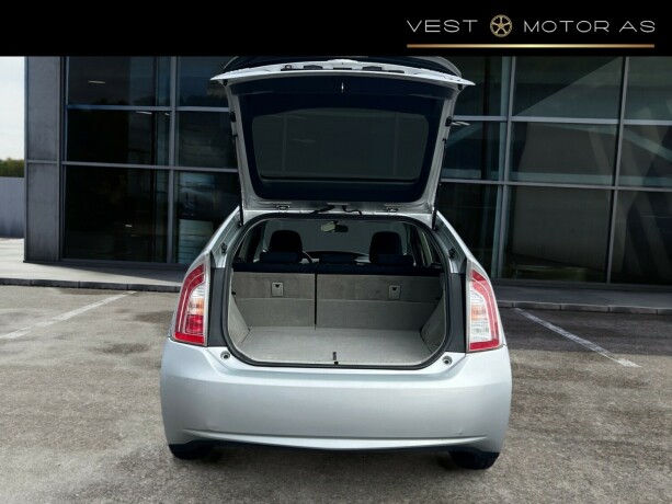 toyota-prius-elektrisitetbensin-2013-big-6