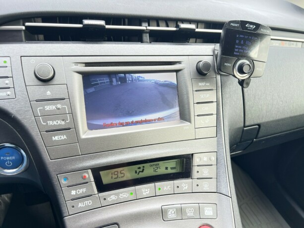 toyota-prius-elektrisitetbensin-2013-big-16