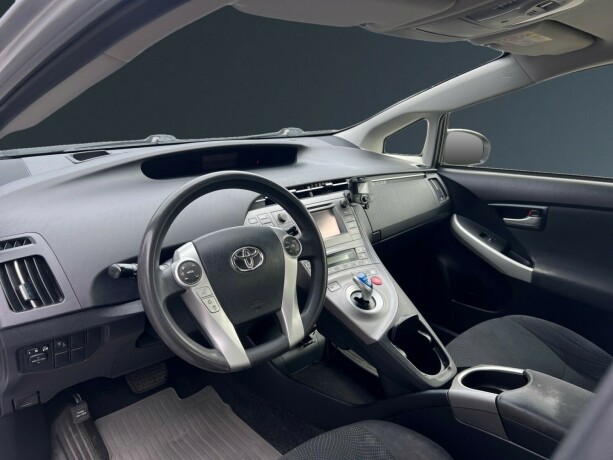 toyota-prius-elektrisitetbensin-2013-big-8
