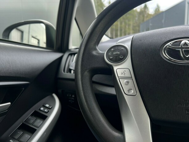 toyota-prius-elektrisitetbensin-2013-big-14