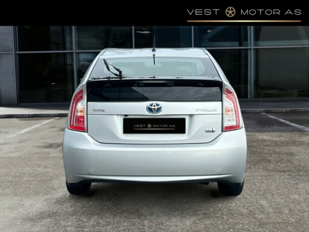 toyota-prius-elektrisitetbensin-2013-big-5
