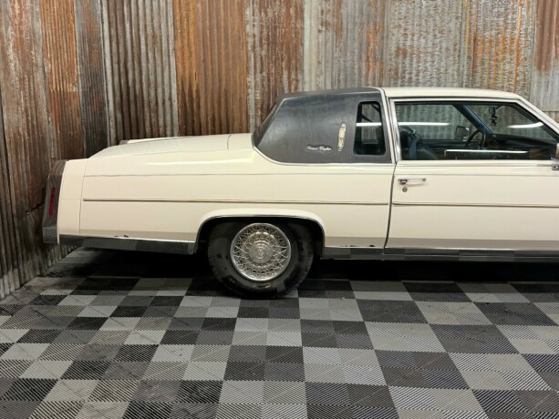 cadillac-fleetwood-brougham-bensin-1981-big-3