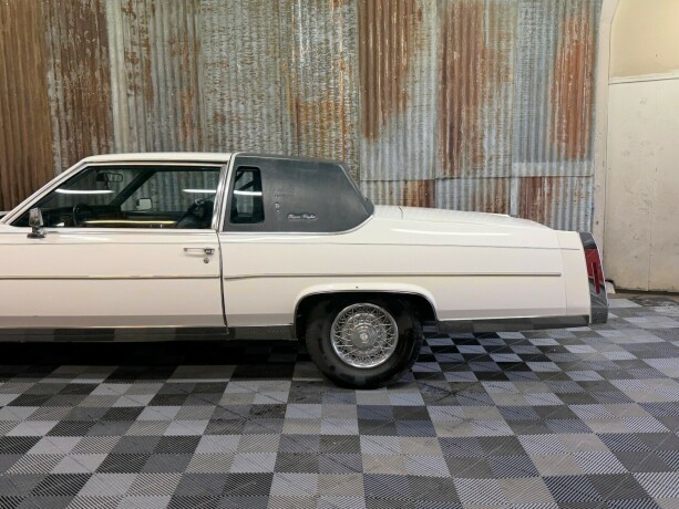 cadillac-fleetwood-brougham-bensin-1981-big-10