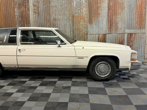 cadillac-fleetwood-brougham-bensin-1981-big-2