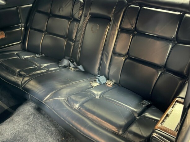 cadillac-fleetwood-brougham-bensin-1981-big-34