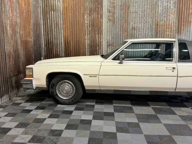 cadillac-fleetwood-brougham-bensin-1981-big-11