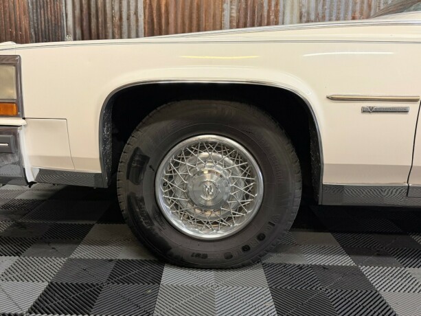 cadillac-fleetwood-brougham-bensin-1981-big-12