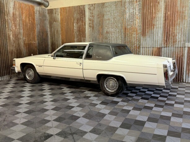 cadillac-fleetwood-brougham-bensin-1981-big-9