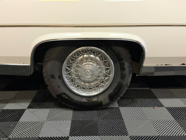 cadillac-fleetwood-brougham-bensin-1981-big-4