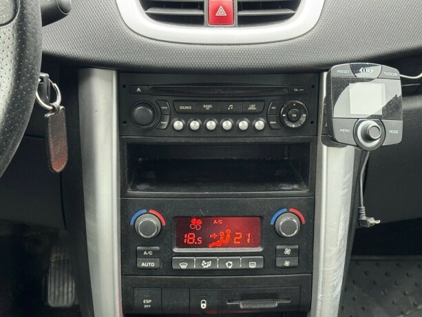peugeot-207-diesel-2009-big-15