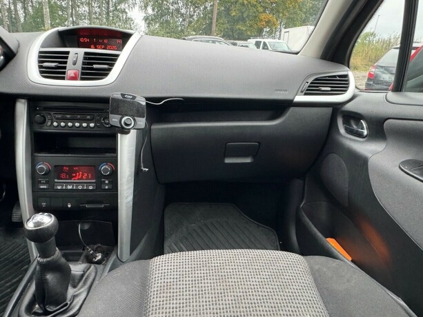 peugeot-207-diesel-2009-big-14