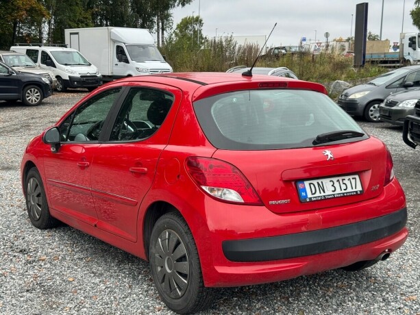 peugeot-207-diesel-2009-big-2