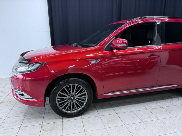 mitsubishi-outlander-elektrisitetbensin-2020-big-3