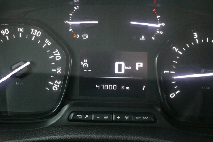 toyota-proace-diesel-2021-big-16