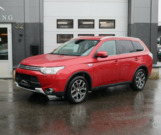 mitsubishi-outlander-elektrisitetbensin-2015-big-0