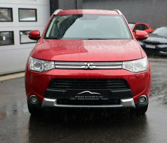 mitsubishi-outlander-elektrisitetbensin-2015-big-4