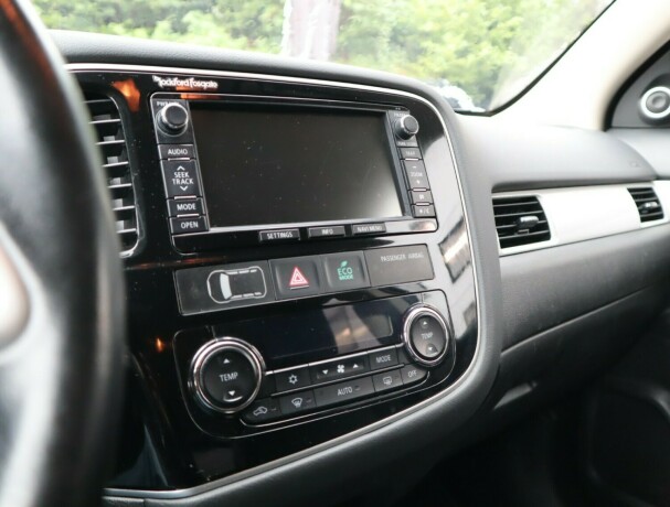 mitsubishi-outlander-elektrisitetbensin-2015-big-12