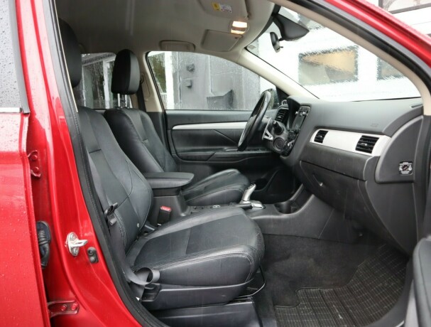 mitsubishi-outlander-elektrisitetbensin-2015-big-7