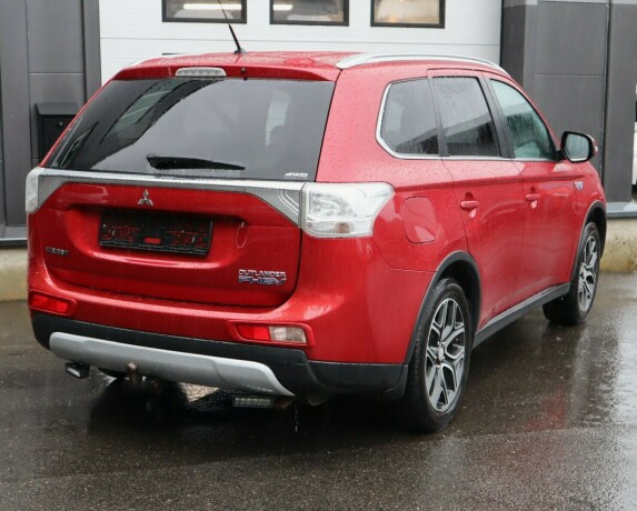 mitsubishi-outlander-elektrisitetbensin-2015-big-3