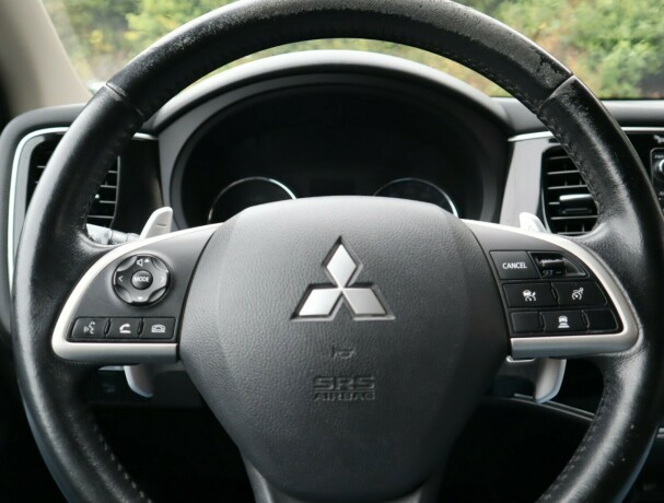 mitsubishi-outlander-elektrisitetbensin-2015-big-10